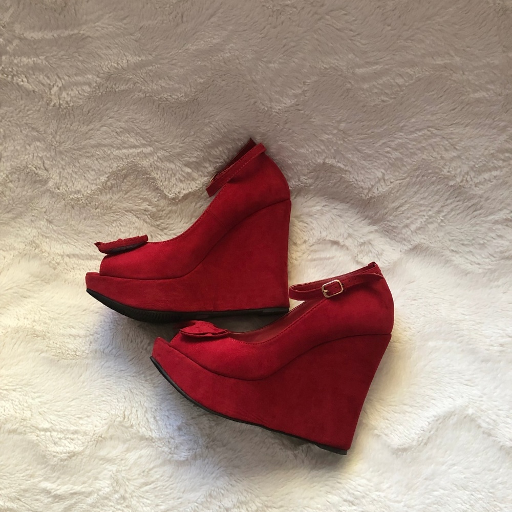 👠Torrid Red Wedge Heel